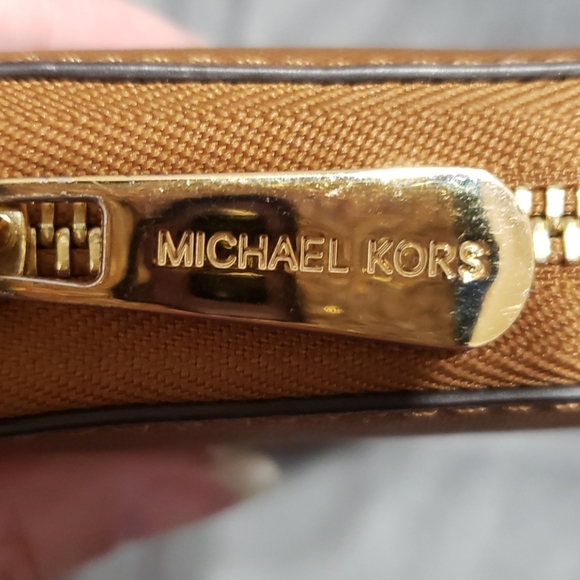 Michael Kors Wallet - Picture 3 of 9